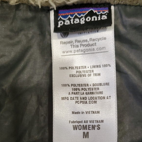 Patagonia Women's Soft Cream Teddy Jacket - Picture 12 of 15